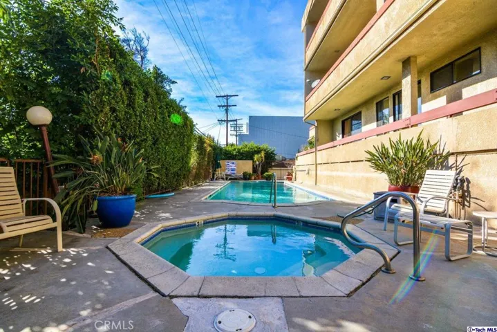 11322 Camarillo Street 105, Toluca Lake, California 91602