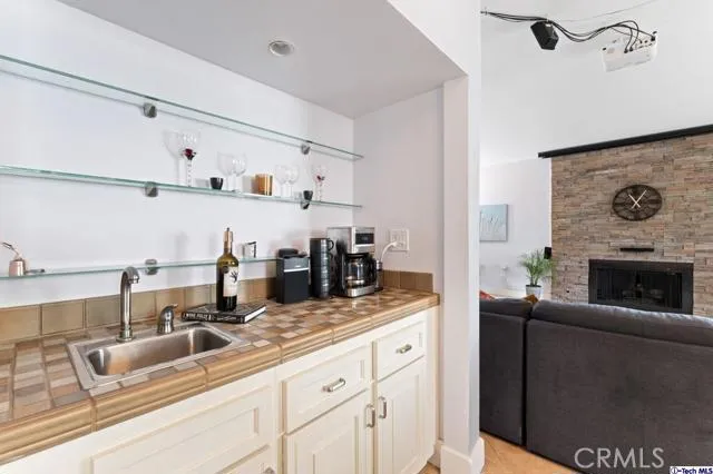 11322 Camarillo Street 105, Toluca Lake, California 91602