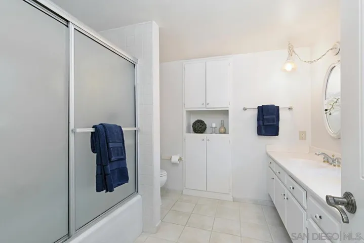 Dual vanities