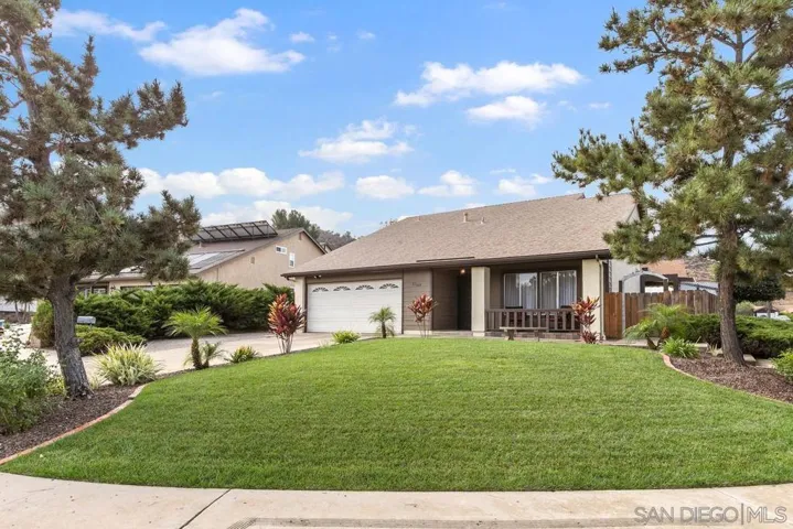 11069 Collinwood Dr, Santee, California 92071