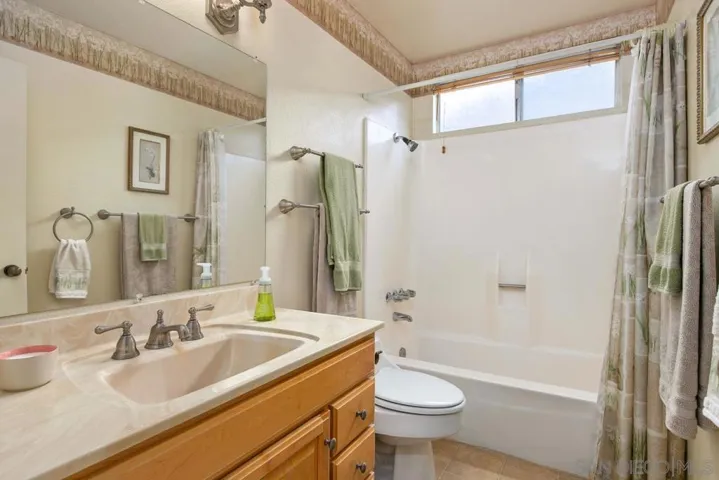 11069 Collinwood Dr, Santee, California 92071