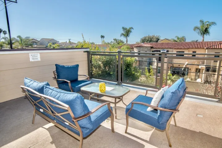 3rd level rooftop deck.
