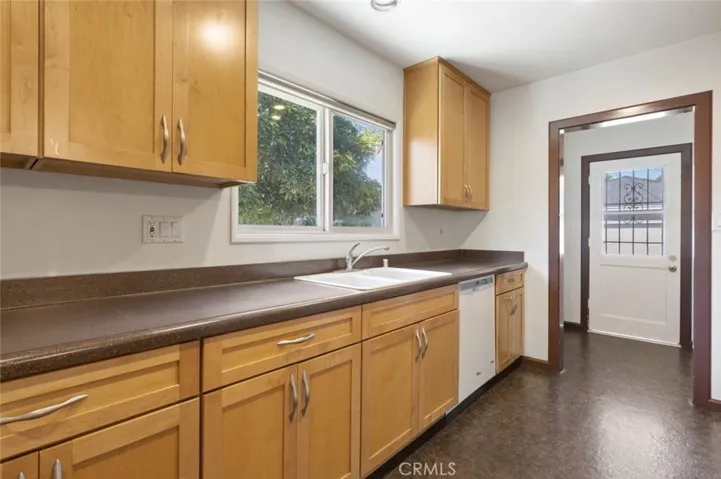 6007 Village Road, Lakewood, California 90713