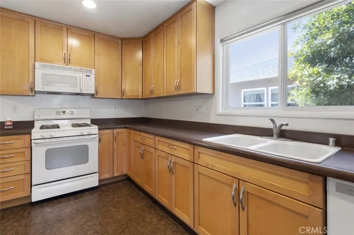 6007 Village Road, Lakewood, California 90713