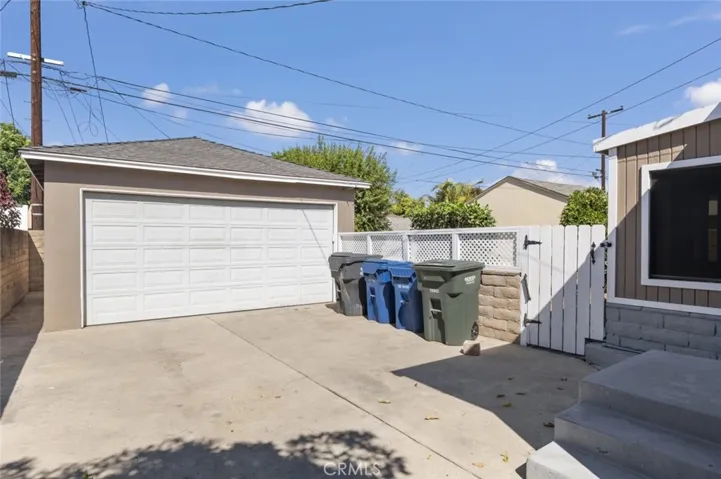 6007 Village Road, Lakewood, California 90713
