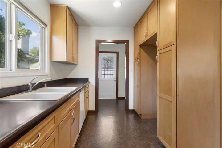 6007 Village Road, Lakewood, California 90713