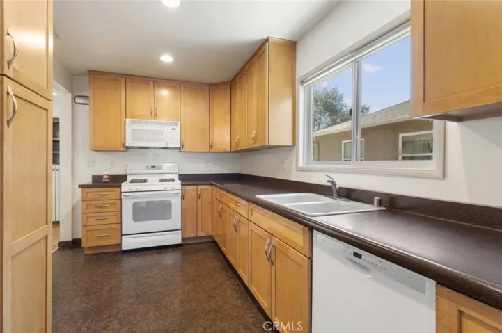 6007 Village Road, Lakewood, California 90713