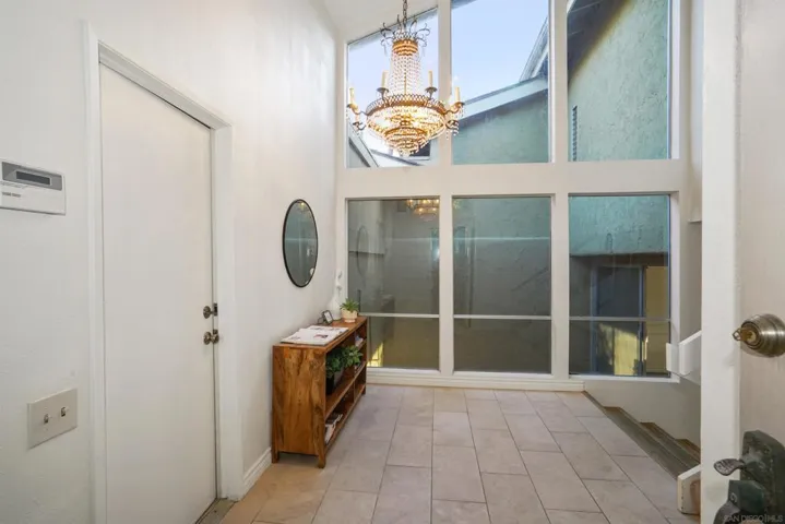 5556 Caminito Consuelo, La Jolla, California 92037