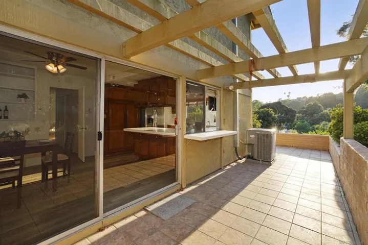 5556 Caminito Consuelo, La Jolla, California 92037