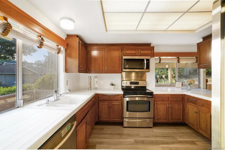 5556 Caminito Consuelo, La Jolla, California 92037
