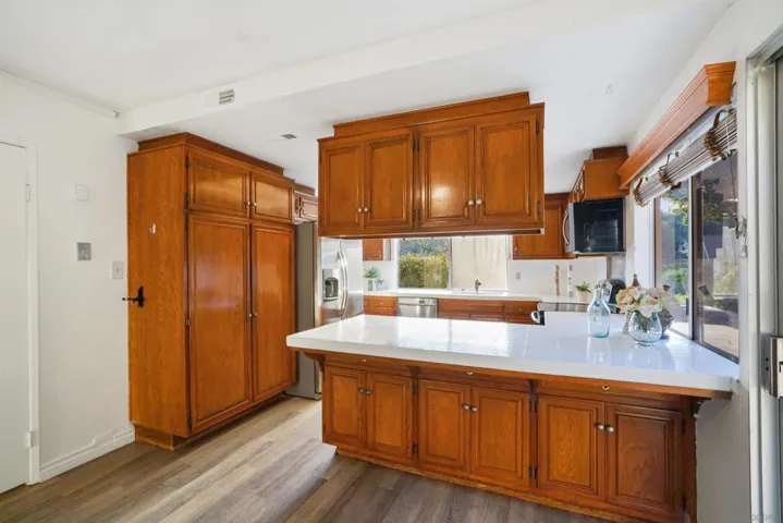 5556 Caminito Consuelo, La Jolla, California 92037