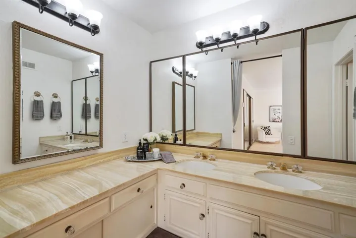 5556 Caminito Consuelo, La Jolla, California 92037