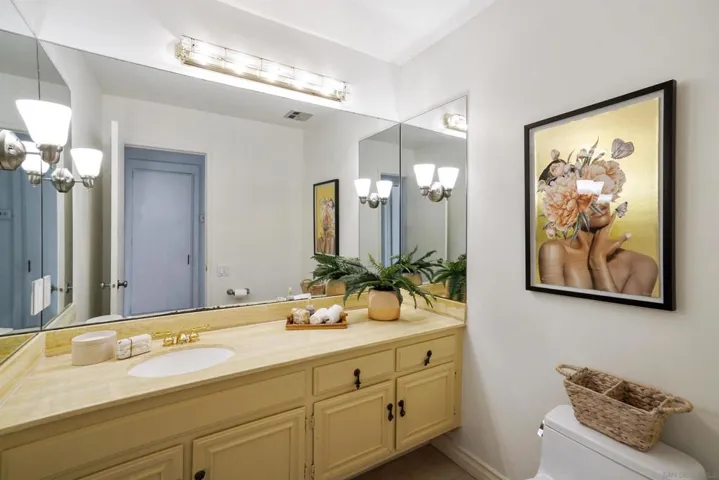 5556 Caminito Consuelo, La Jolla, California 92037