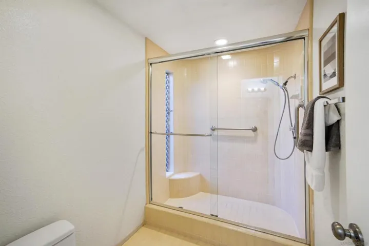 5556 Caminito Consuelo, La Jolla, California 92037