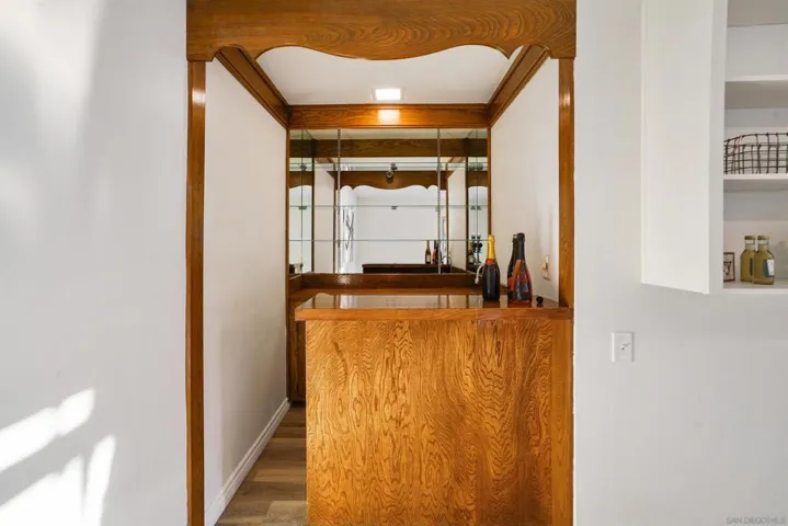 5556 Caminito Consuelo, La Jolla, California 92037