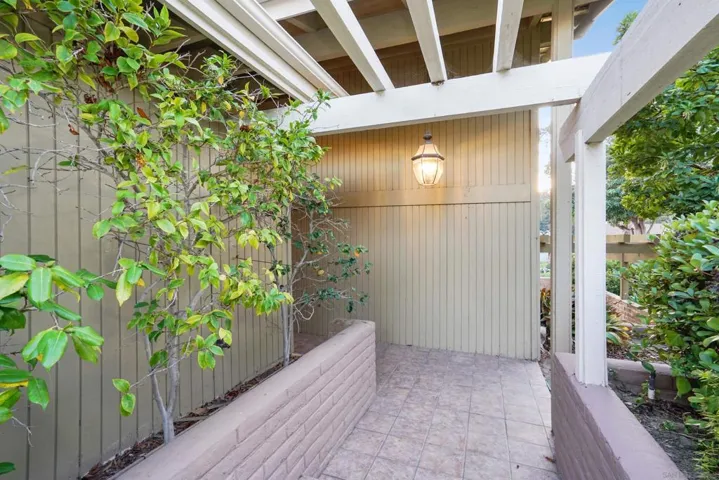 5556 Caminito Consuelo, La Jolla, California 92037