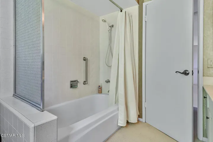 hHall Bath3