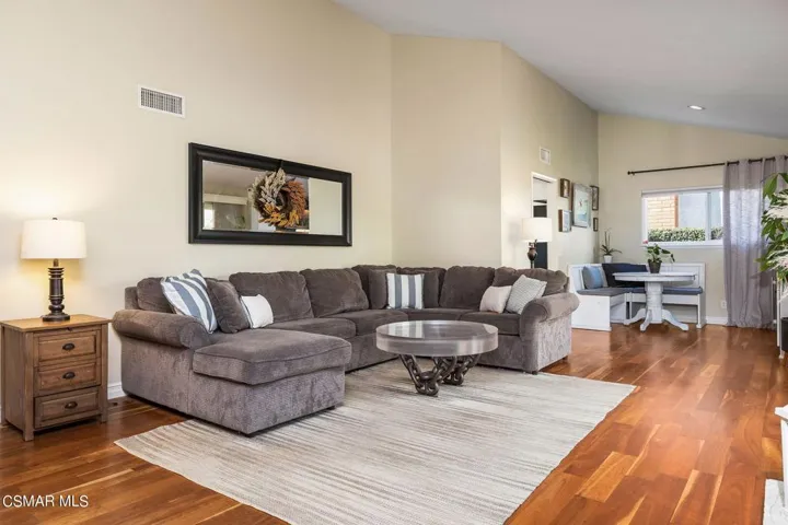 14-web-or-mls-UpmarketMedia_521CorteAgua
