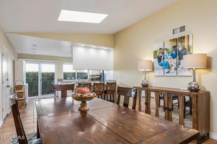 7-web-or-mls-UpmarketMedia_521CorteAguac