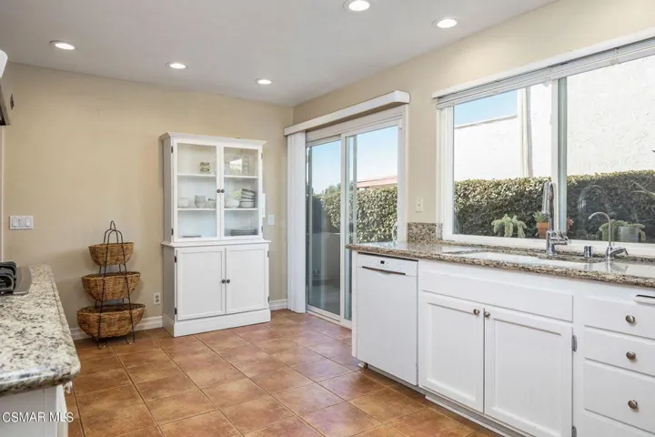 12-web-or-mls-UpmarketMedia_521CorteAgua