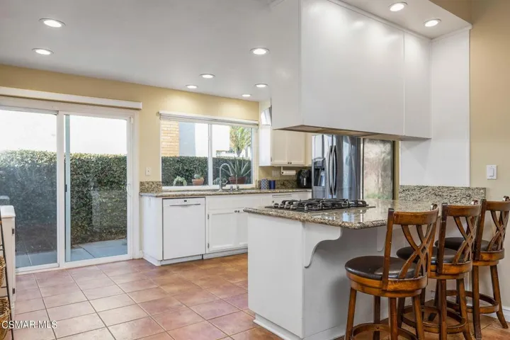 9-web-or-mls-UpmarketMedia_521CorteAguac