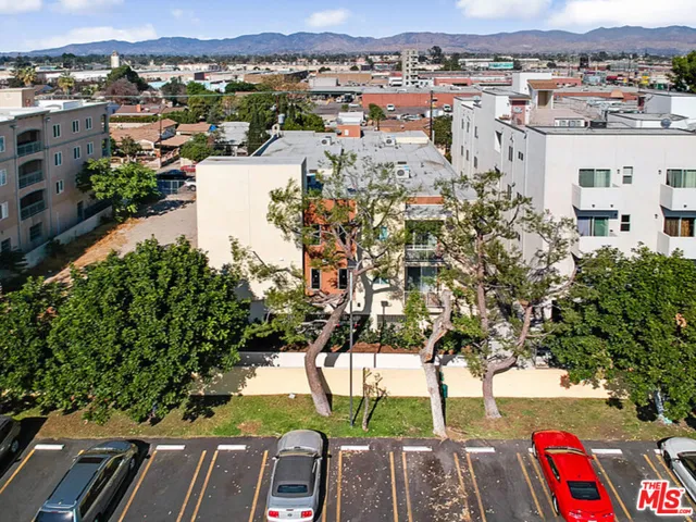 12132 Hart Street 202, North Hollywood, California 91605