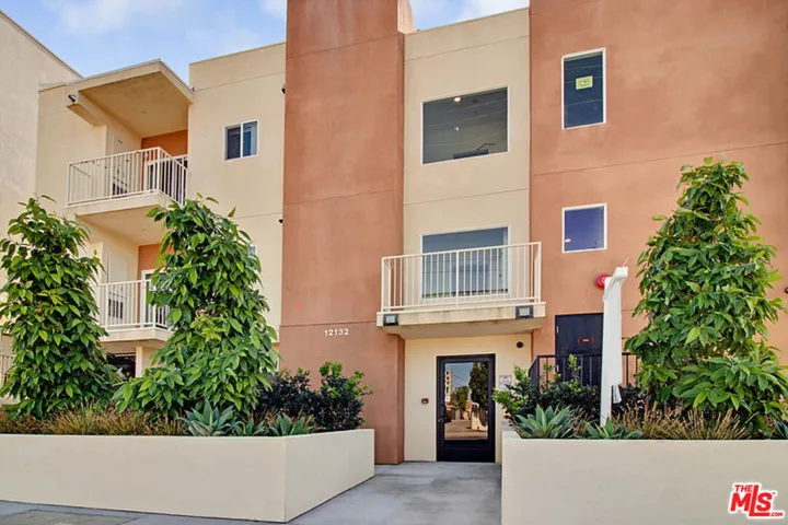 12132 Hart Street 202, North Hollywood, California 91605