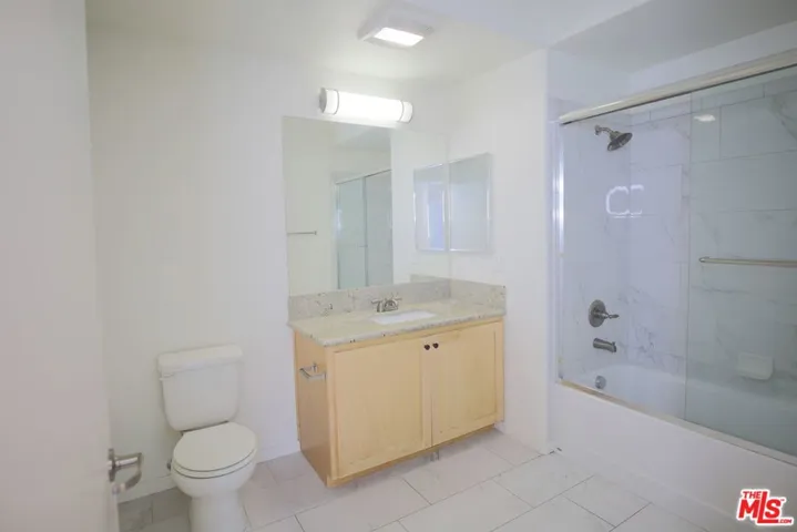 12132 Hart Street 202, North Hollywood, California 91605