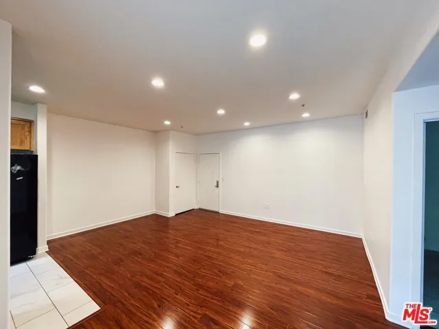 12132 Hart Street 202, North Hollywood, California 91605