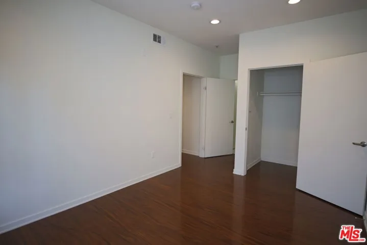 12132 Hart Street 202, North Hollywood, California 91605