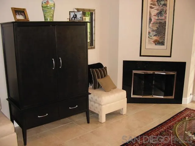 Living Room with Gas Fireplace (Rent includes unlimited Gas.)