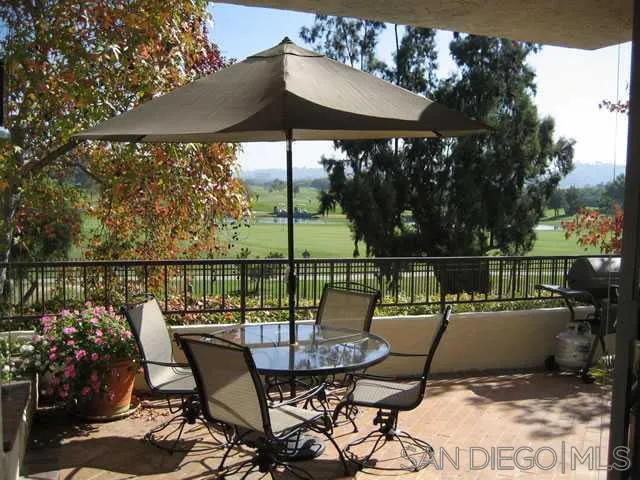 Your Private Sunny Breaklfast Patio