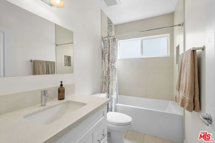 9237 Wakefield Avenue 10, Panorama City, California 91402
