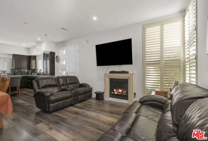 9237 Wakefield Avenue 10, Panorama City, California 91402