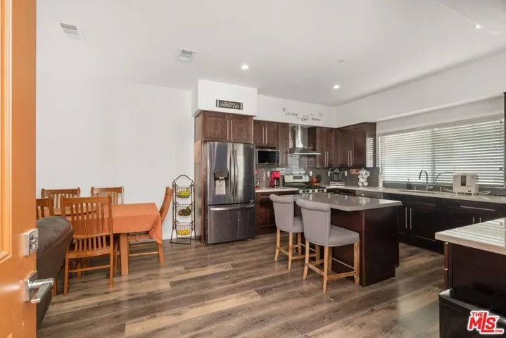 9237 Wakefield Avenue 10, Panorama City, California 91402