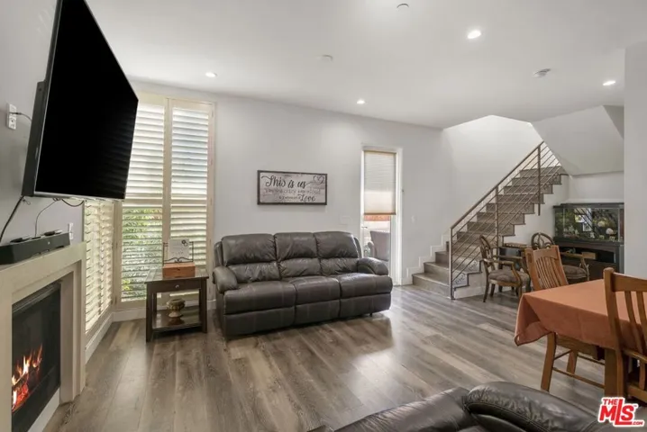 9237 Wakefield Avenue 10, Panorama City, California 91402