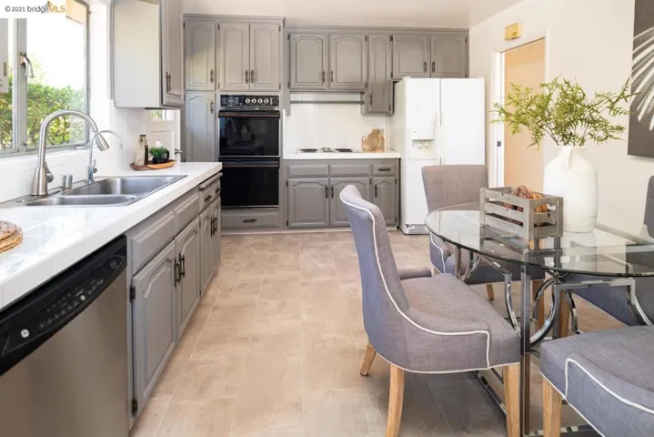 200 Rishell Dr, Oakland, California 94619