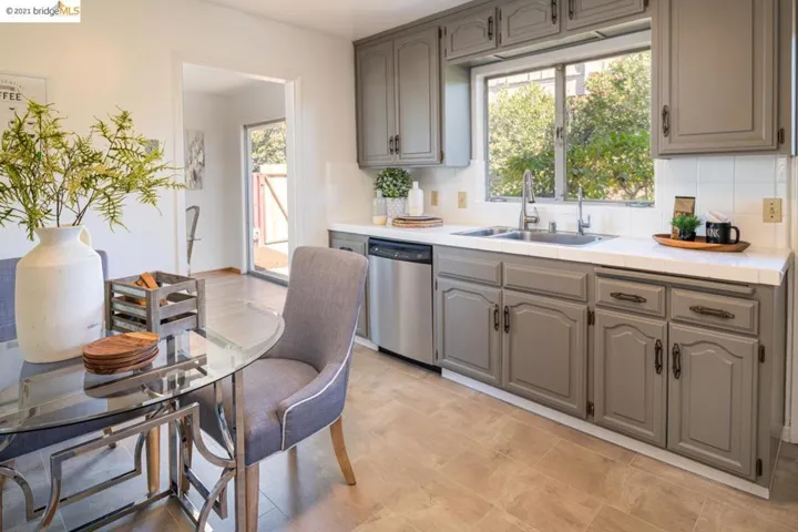 200 Rishell Dr, Oakland, California 94619