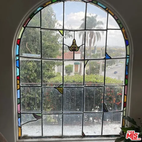 Living Room-Window