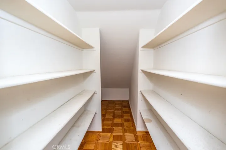 Walk-in Pantry