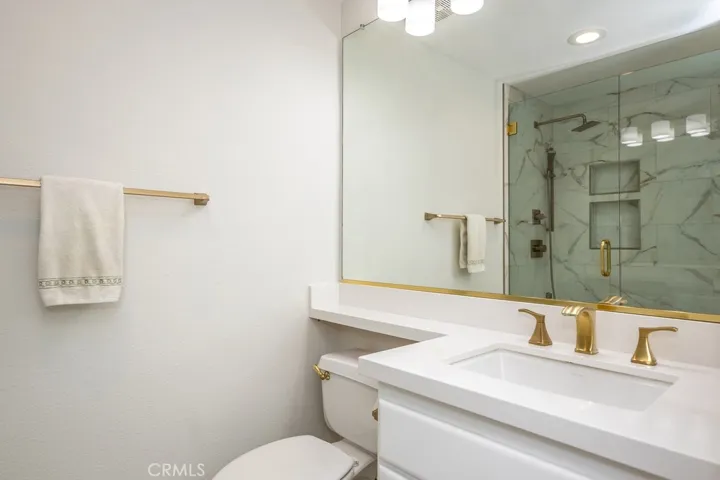 Main Floor Bath with Shower