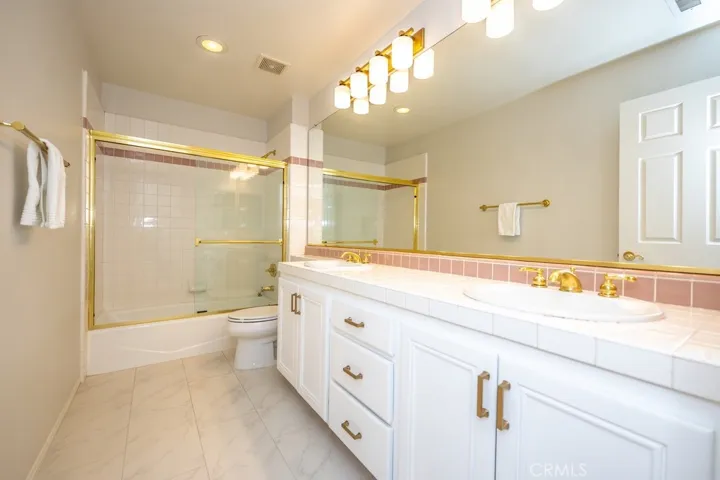 Upstairs Full Bath