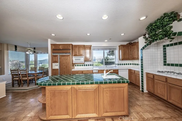 Spacious Kitchen