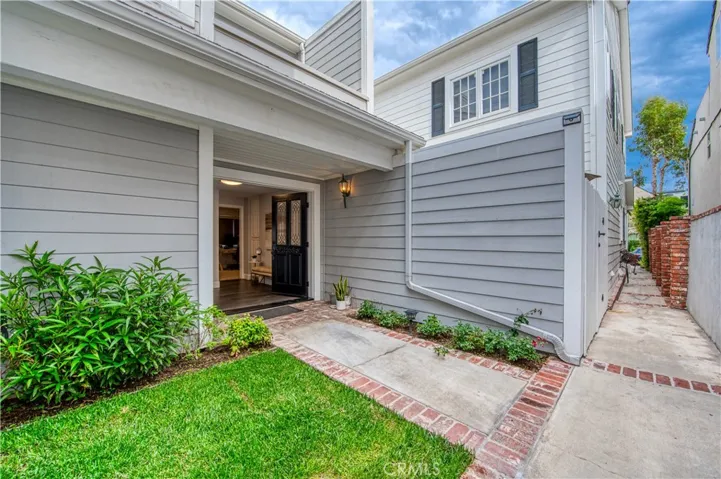 417 Orchid Avenue B, Corona Del Mar, California 92625