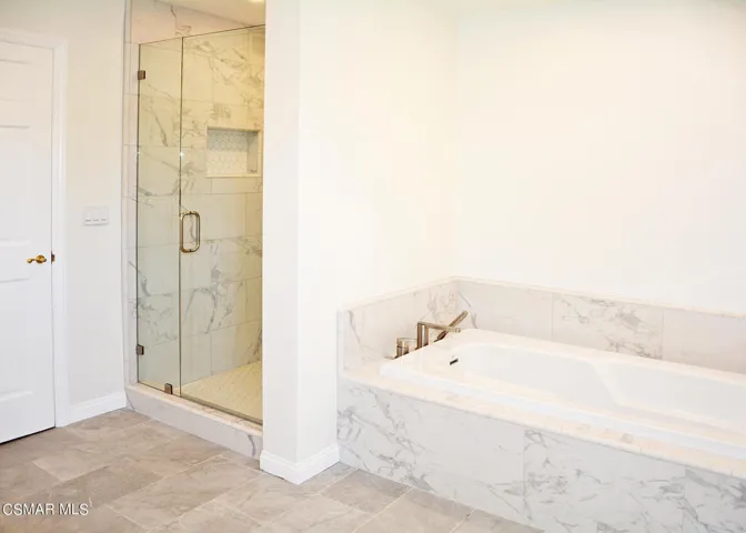 21-Master Shower & Bath