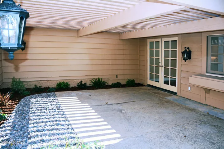 26-Backyard -Formal patio