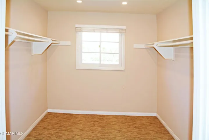 21-Master closet