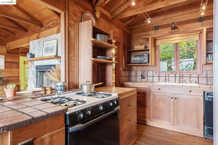 1076 Grizzly Peak Blvd, Berkeley, California 94708