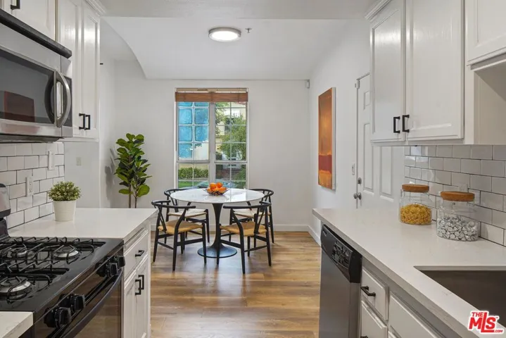 1076 S Orange Grove Avenue 2, Los Angeles, California 90019