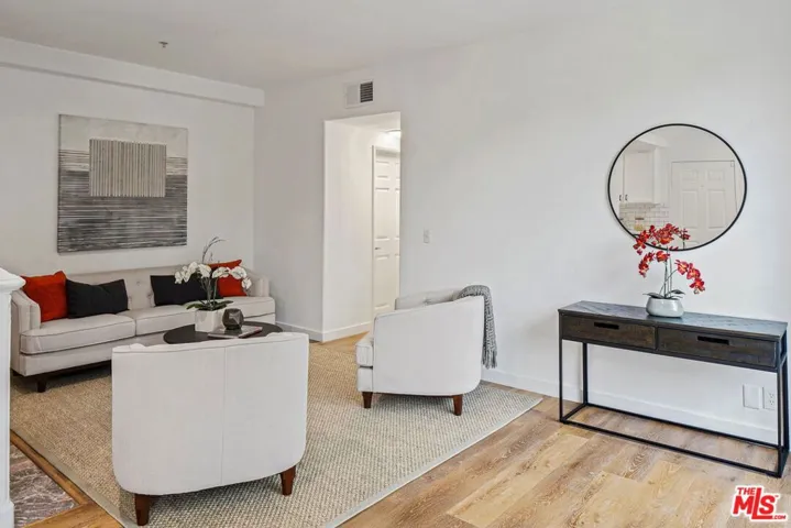 1076 S Orange Grove Avenue 2, Los Angeles, California 90019